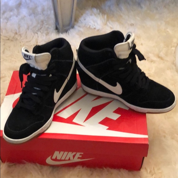 black nike wedges